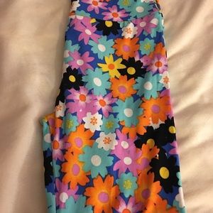 NWOT Beautiful Flowers LLR OS leggings